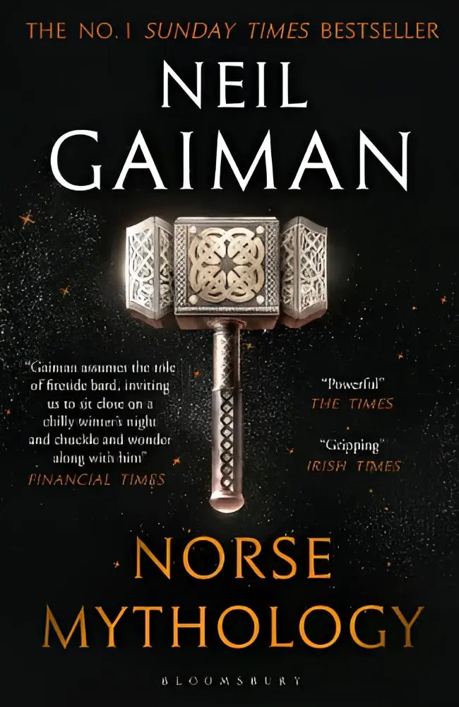 De voorkant van het boek norse mythology toont een zilveren hamer met ingewikkeld celtisch knoopwerk