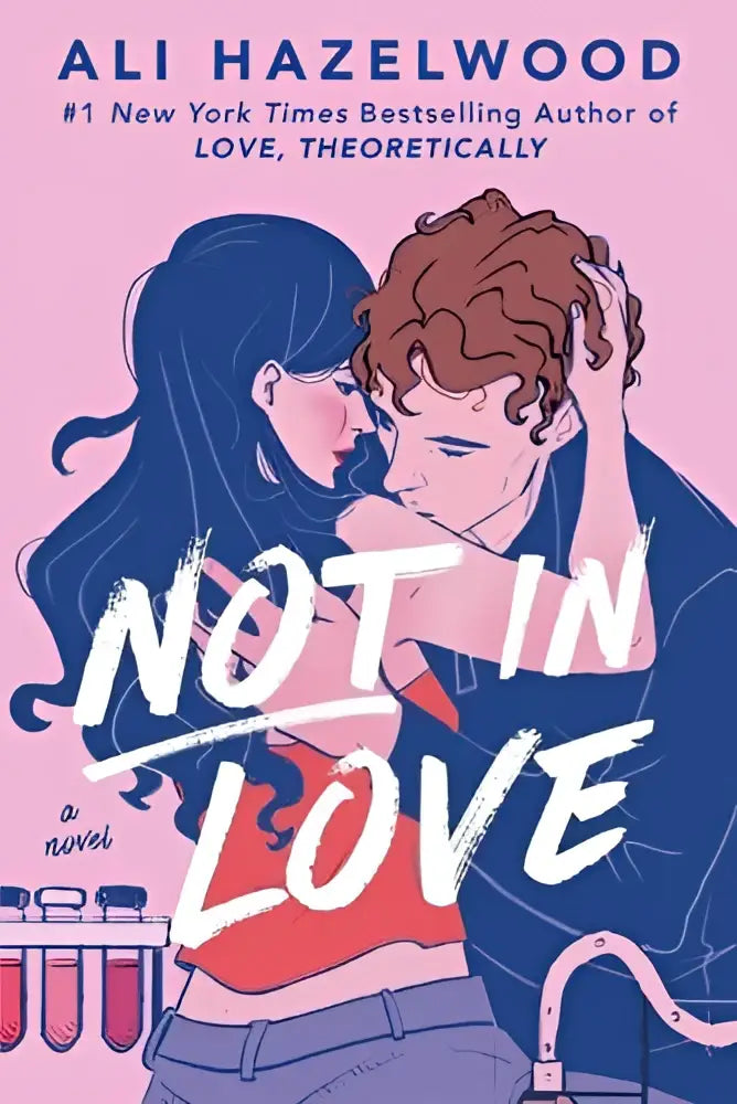 Roze paperbacknotitieboek met illustratie van een koppel in romantische omhelzing not in love van ali hazelwood, hostile takeover, amerikaanse paperbackuitvoering