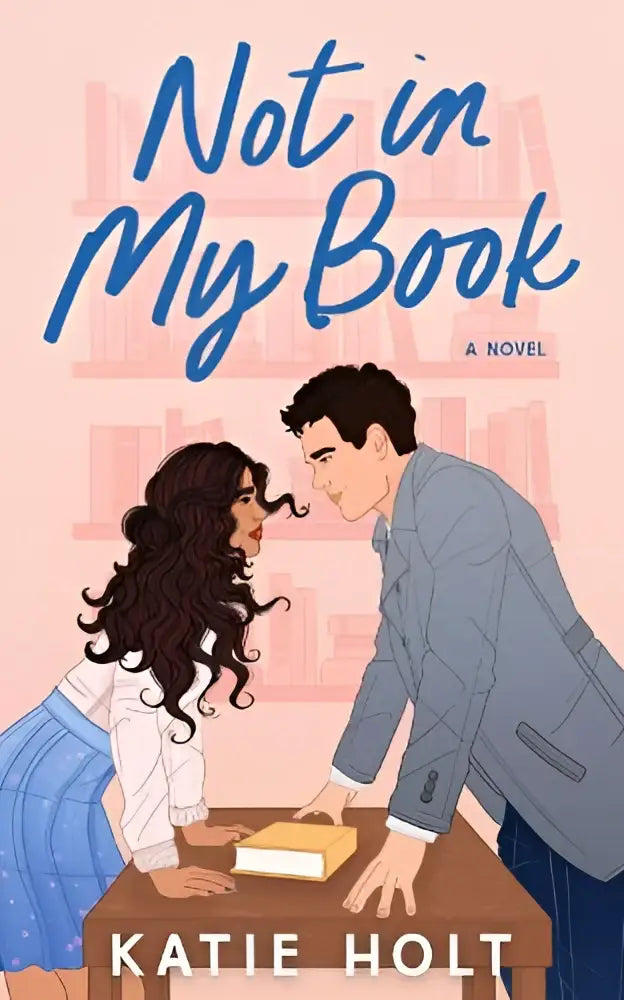 Het boek not in my book heeft een zachte roze omslag met een blauwe cursieve titel en twee personages aan tafel