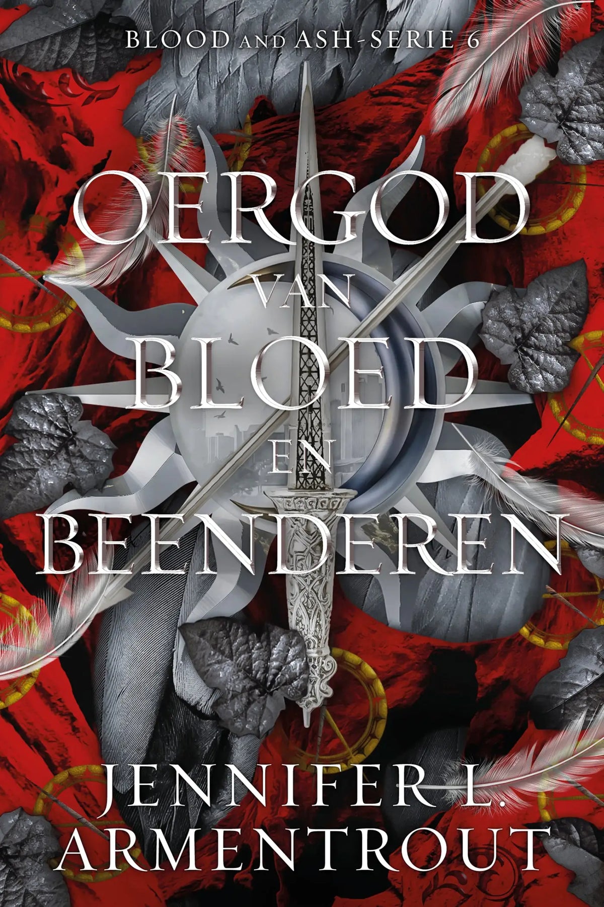 De boekcover van oergod van bloed en beenderen toont een zilveren dolk met gravures tegen een rode en zwarte achtergrond met veren en bladeren