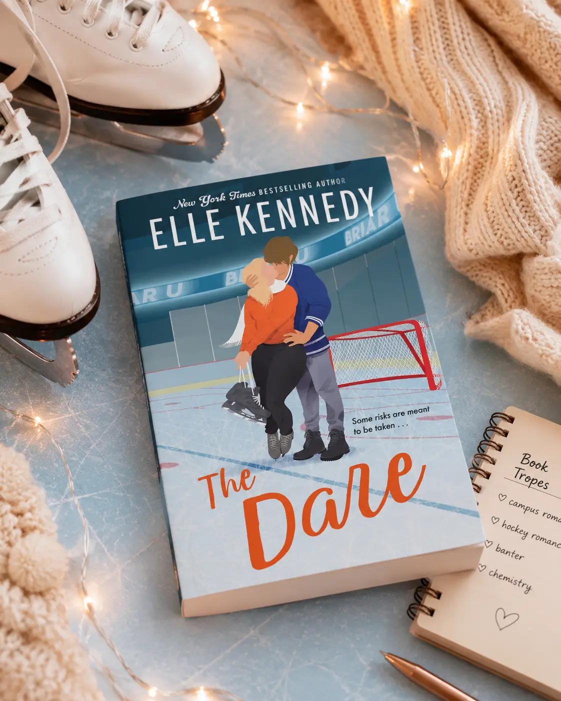 The dare elle kennedy vierde deel paperback met geïllustreerde omslag van twee schaatsers op een ijsbaan