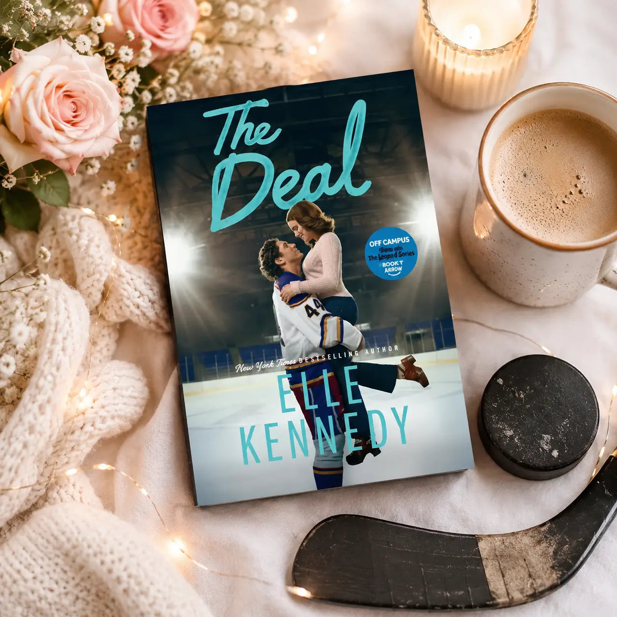 The deal by elle kennedy is a dark blue paperback in the off campus-serie featuring garrett graham on an ice hockey rink