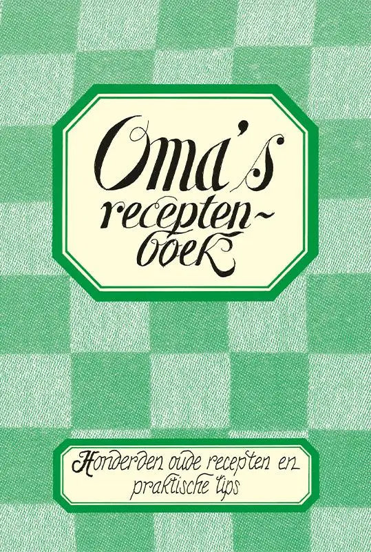 Groen geruit kookboek oma’s receptenboek met elegante zwarte letters op crèmekleurige etiketten voor culinaire tradities