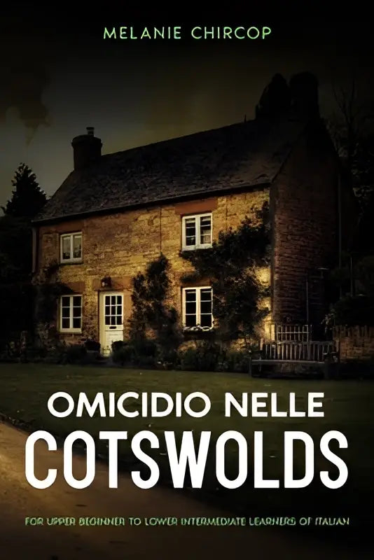 De boekomslag van omicidio nelle cotswolds toont een donker stenen huis met warme verlichting voor beginner to lower learners