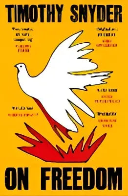Boek On freedom van Timothy Snyder met witte duif boven rode vlammen