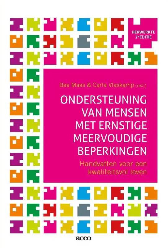Vibrant roze boekcover met kleurrijk verbindend puzzelstukpatroon voor ondersteuning van mensen met ernstige meervoudige beperkingen