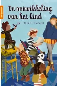 De ontwikkeling van het kind illustratie met kleurrijke cartoondieren en kinderen in speelse kleding op levendige achtergrond
