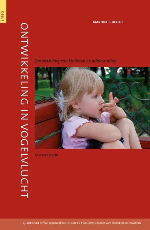 Rood boek ontwikkelingsboek met foto van blond meisje in roze top zittend op bankje in ontwikkeling in vogelvlucht