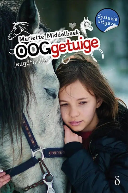 De cover van de dyslexievriendelijke jeugddetectivethriller ooggetuige toont een meisje in een donker jack naast een grijze pony met een blauw hoofdstel