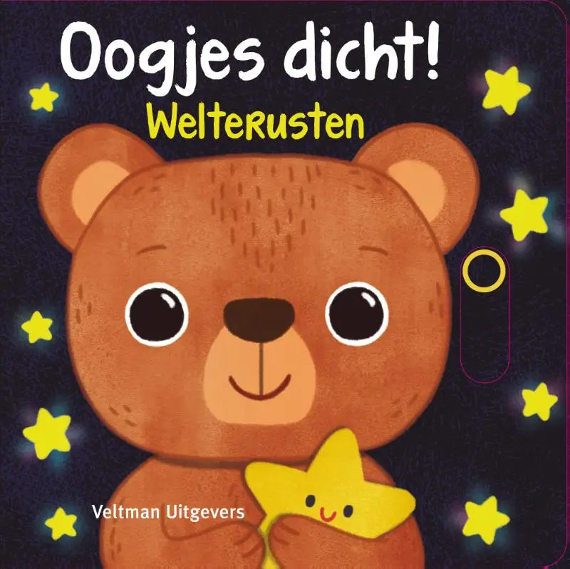 Een zachte bruine teddybeer met grote zwarte ogen en een gele ster knuffel voor jonge lezers oogjes dicht welterusten
