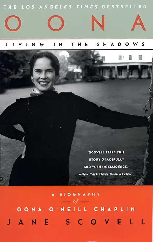 Zwartwitfoto van oona o’neill chaplin op de omslag van oona living in the shadows biografie door jane scovell