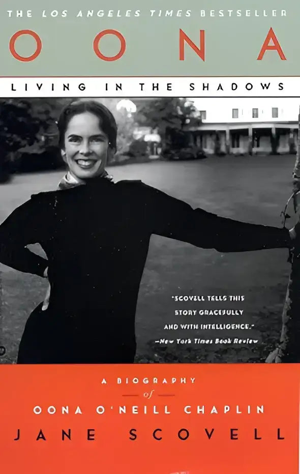 Zwartwitfoto van oona o’neill chaplin op de omslag van oona living in the shadows biografie door jane scovell
