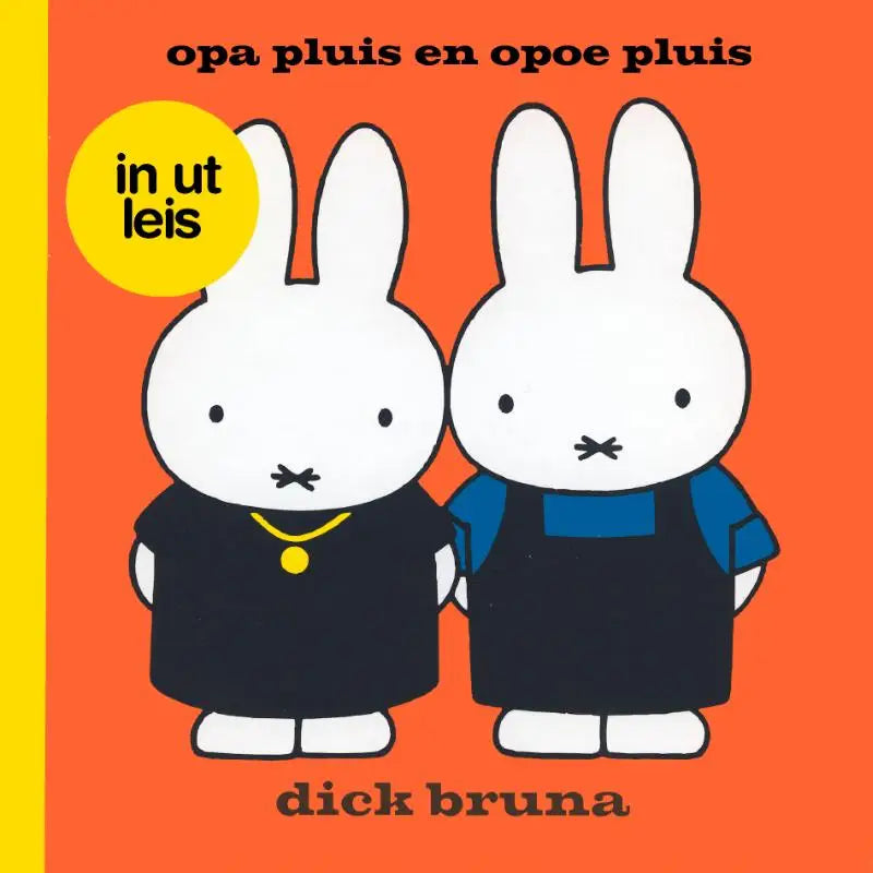 Opa pluis en opoe pluis jonge lezers wit met zwarte outfits en blauwe tuinbroek met gouden kettingen