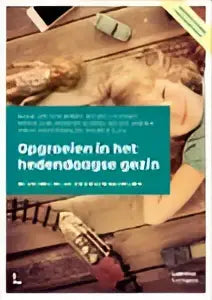 Teal kleurig rechthoekig bord met de tekst opgaven in het bedrijfsleven uit het product opgroeien in het hedendaagse gezin door lieneke jooren en maartje luijk
