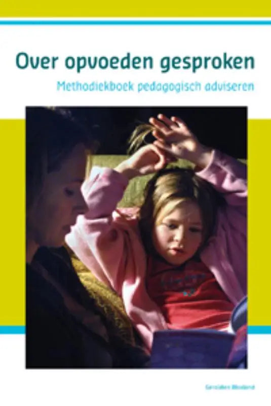 Gele omslag van het boek opvoeden gesproken door geraldien blokland met foto van volwassene en kind op de cover