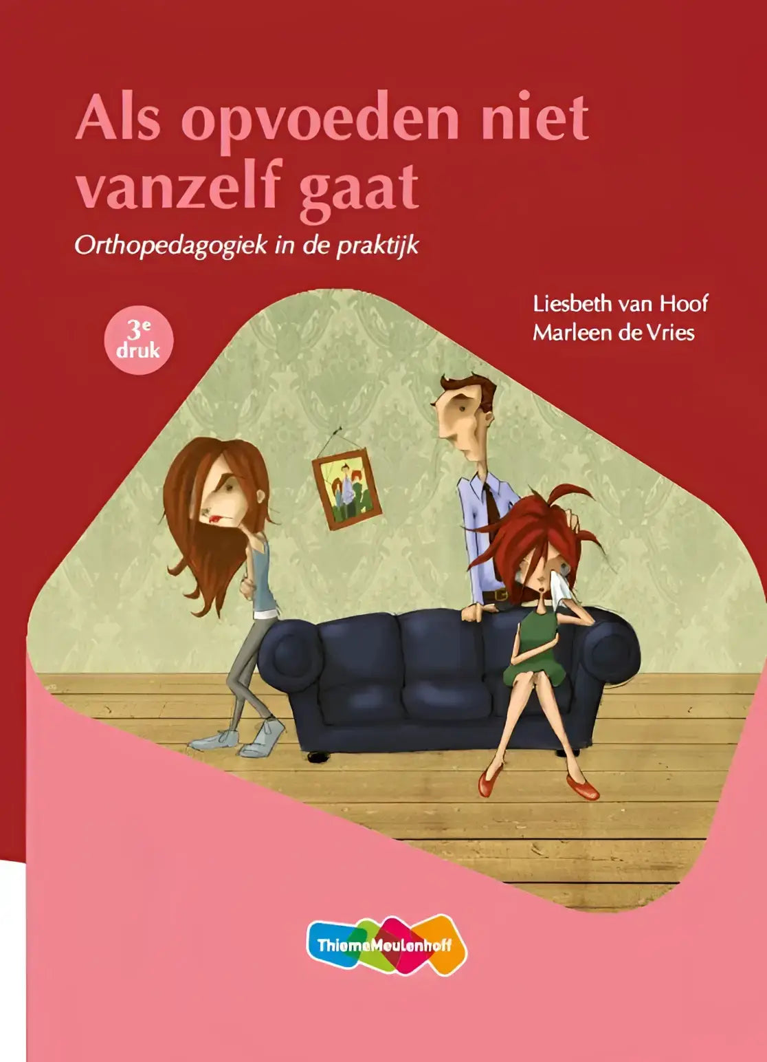 Boekomslag van als opvoeden niet vanzelf gaat met cartoon van drie personen rond een donkerblauwe bank in woonkamer