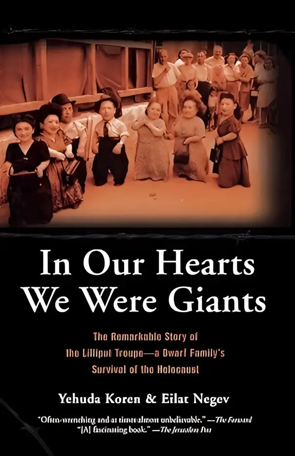 De boekcover van in our hearts we were giants toont witte letters en een sepiafoto van vrouwen en kinderen