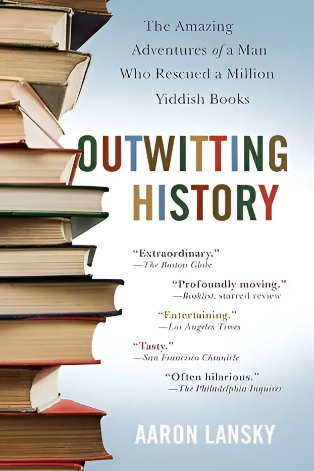 Boekomslag van outwitting history door aaron lansky met een stapel kleurrijke boeken en de titel duidelijk zichtbaar