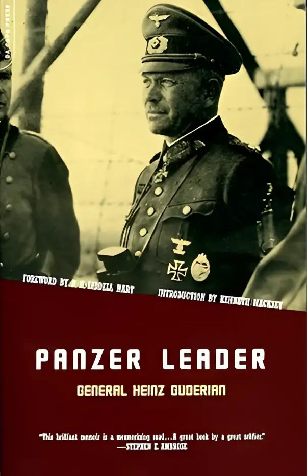 Boekomslag van panzer leader met sepiafoto van generaal heinz guderian in uniform op rode achtergrond