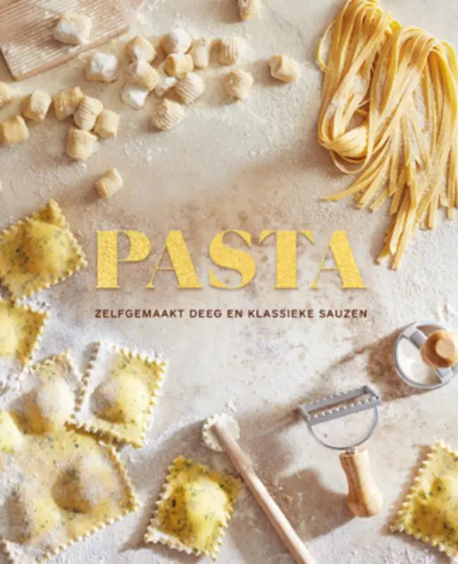 Gele pastaboek met gouden letters en nederlandse ondertitel voor het bereiden van pasta