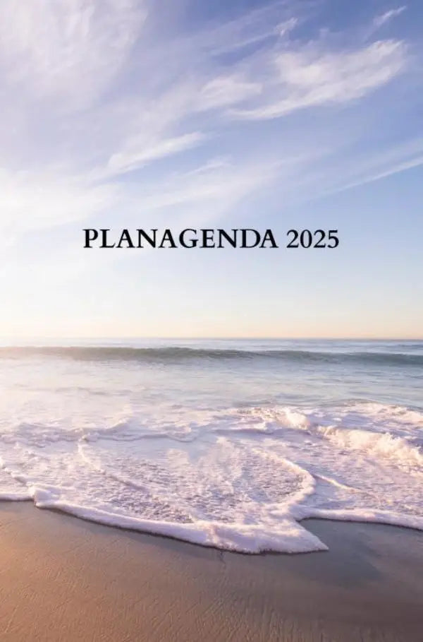 Beige en witte zachte planner 2025 met planagenda in zwarte schreefletter op de voorkant