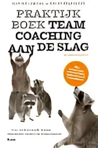 De praktijkboek teamcoaching aan de slag cover toont zwart-wit illustratie van twee wasberen met titel in vet font