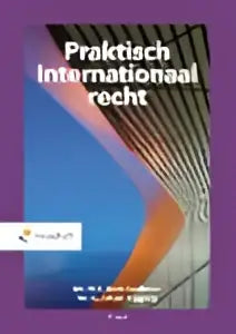 De boekcover van praktisch internationaal recht toont de titel in zwarte letters op een achtergrond van oranje en blauwe verloopkleuren