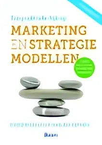 De boekcover van marketing en strategie modellen door bram met gele tekst en groene cirkels zwart van koninklijke boom uitgevers