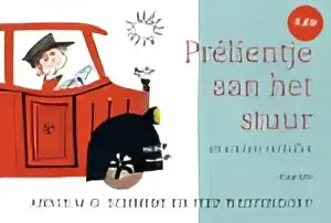 De achterzijde van prélientje aan het stuur met zwart-wit illustratie van rode auto en kinderen voor jonge lezers