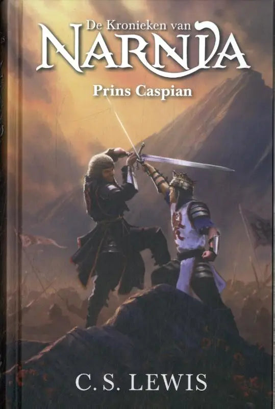 Hardcover boek prins caspian met dramatische coverillustratie van twee gewapende figuren in gevecht tegen een vurige bergachtige hemel