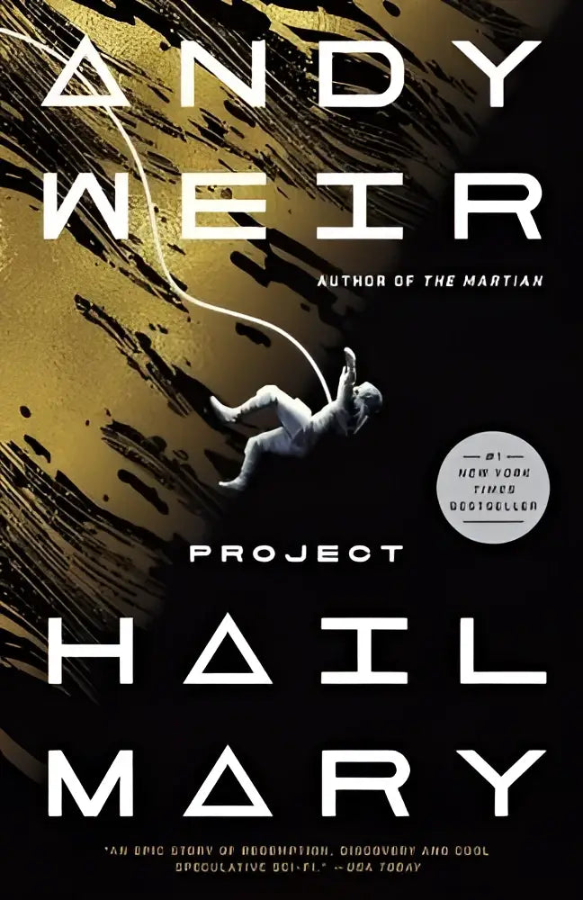 De boekcover van project hail mary - een roman toont een witte astronautfiguur tegen een zwart-gouden achtergrond