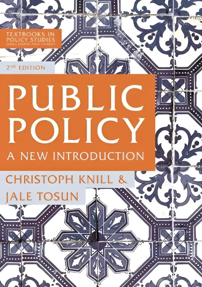 De boekomslag van public policy a new introduction toont een oranje titel en een blauw wit geometrisch patroon