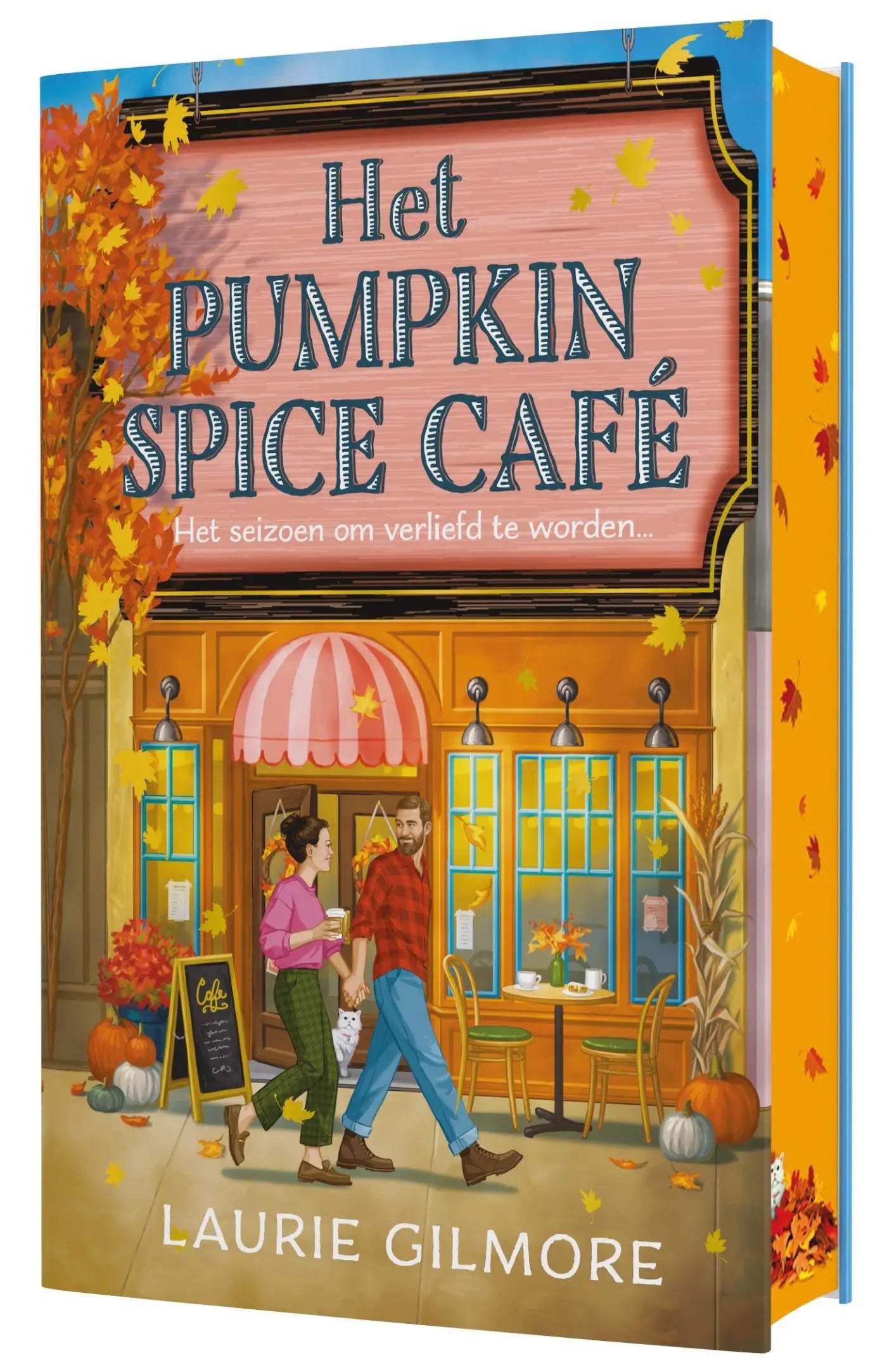 Het pumpkin spice café boek omslag toont een levendige illustratie van een pumpkin spice café met herfstbladeren en warme oranje tinten
