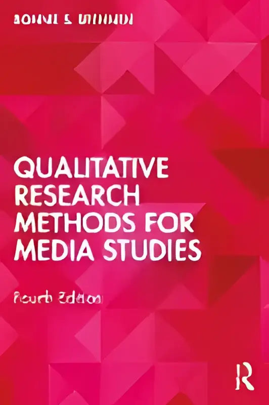 De boekcover toont een levendig roze geometrisch patroon met de titel kwalitatieve onderzoeksmethoden voor media studies vierde editie door ronne s