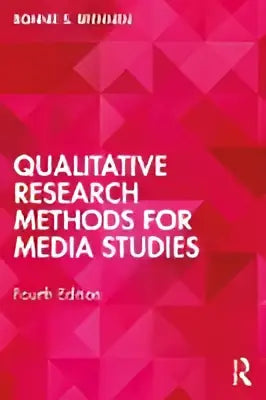 De boekomslag toont een levendig roze geometrisch patroon met de titel kwalitatieve onderzoeksmethoden voor mediastudies van ronnie s