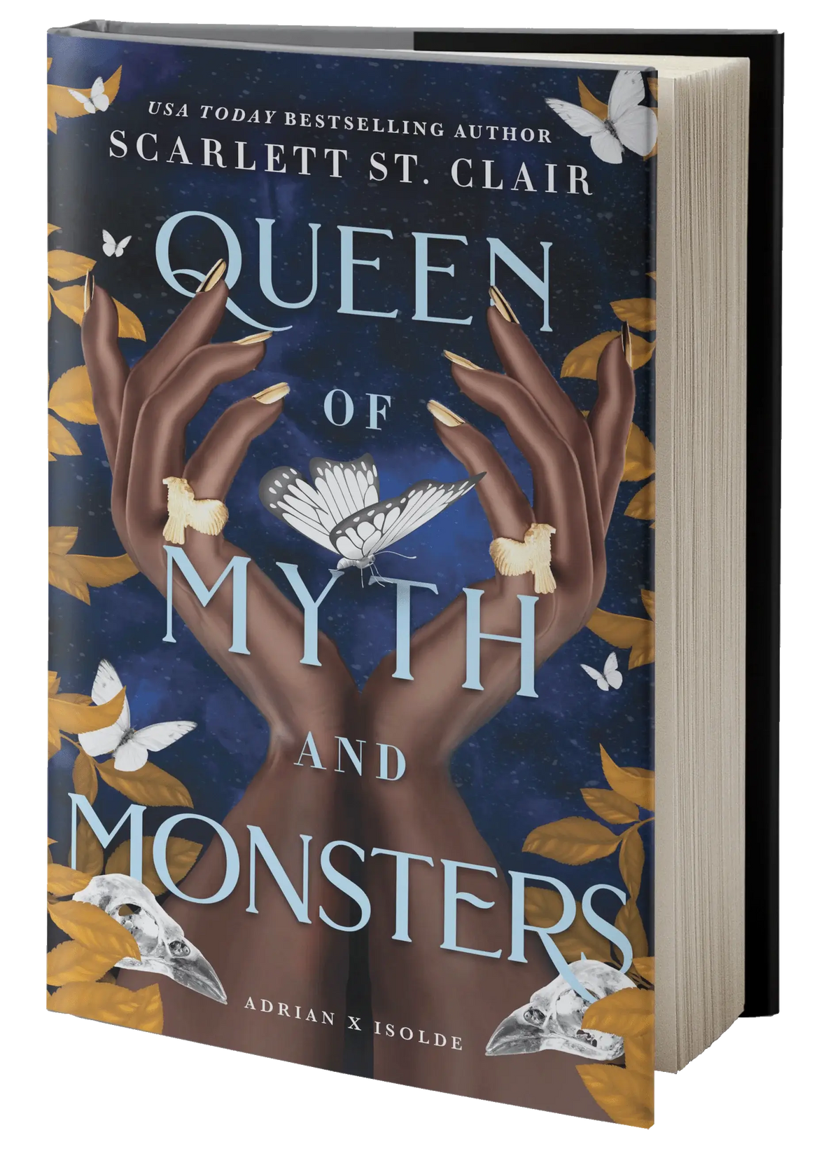 Hardcover boek queen of myth and monsters met donkerblauwe kaft, illustraties van bruine handen, witte vlinders en gouden bladeren