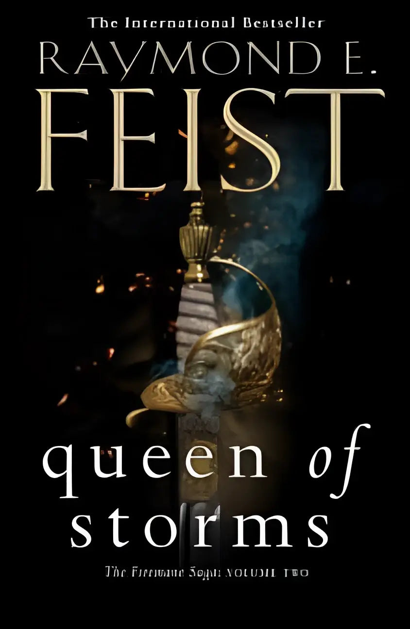 Een gouden sierzwaard queen of storms met een gedetailleerde handgreep en kruisbeschermer tegen een donkere achtergrond