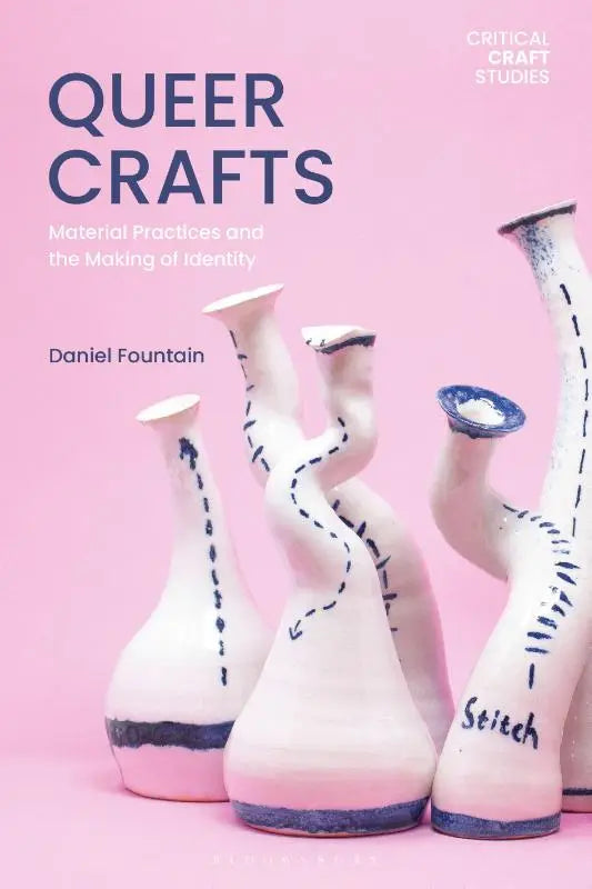 Witte keramische vazen met blauw gestikte details en roze bases in queer crafts over material practices and identity