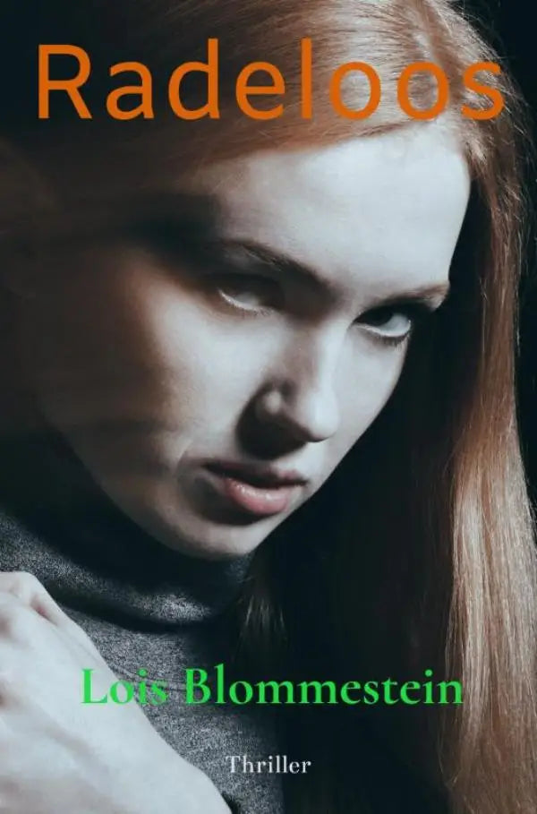 Het boekcover van Radeloos toont een vrouw met lang rossig haar en intense ogen in een donkergrijze coltrui
