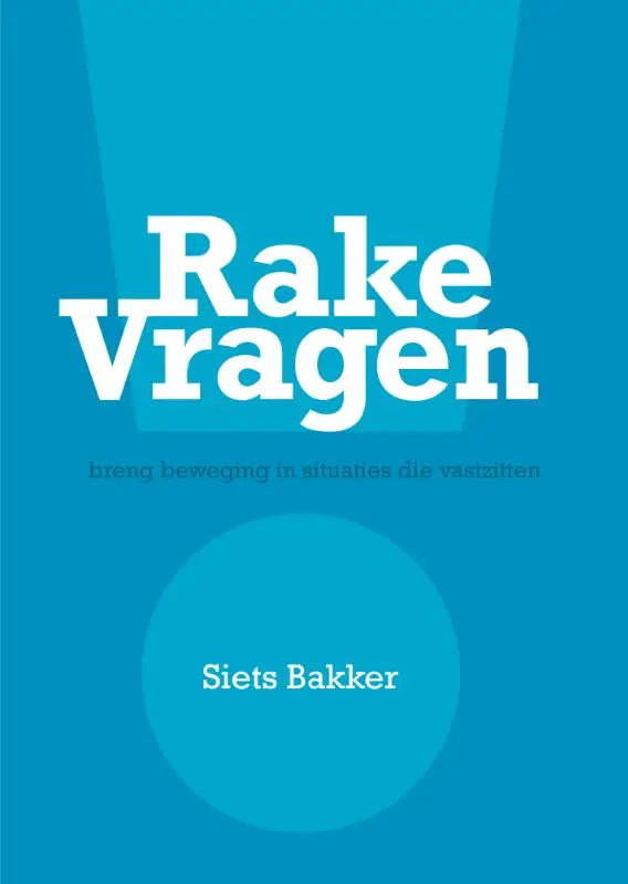 Blauwe boekcover met witte tekst rake vragen door siets bakker om breng beweging in situaties die vastzitten te stimuleren