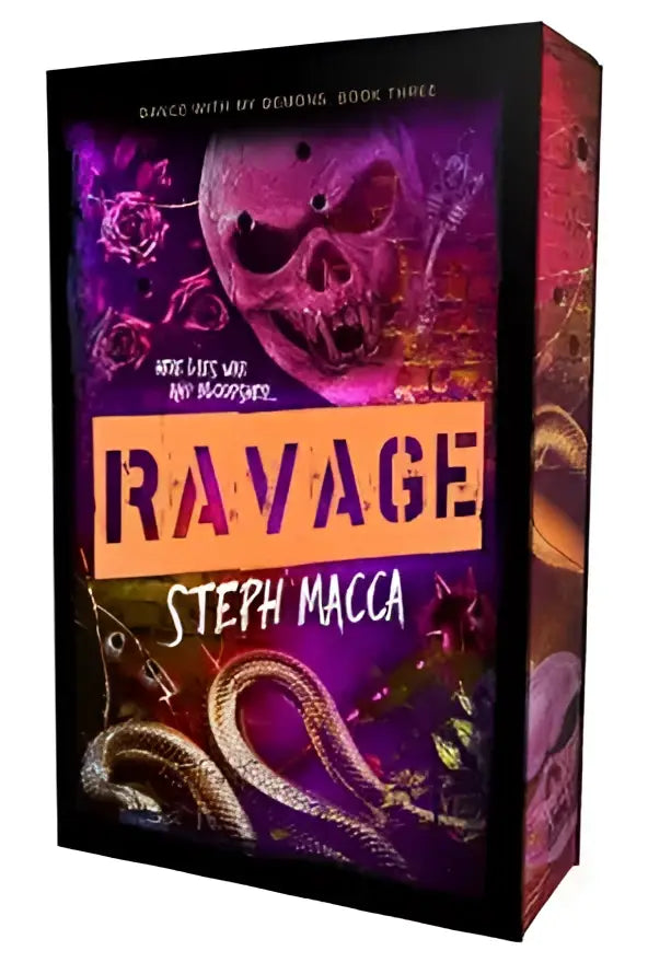 Paars en zwart hardbackboek ravage van steph macca met schedel en rozen op de cover dance with my demons