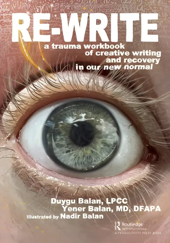 Close-up van een menselijk oog met groenblauwe iris op de cover van re-write een trauma werkboek