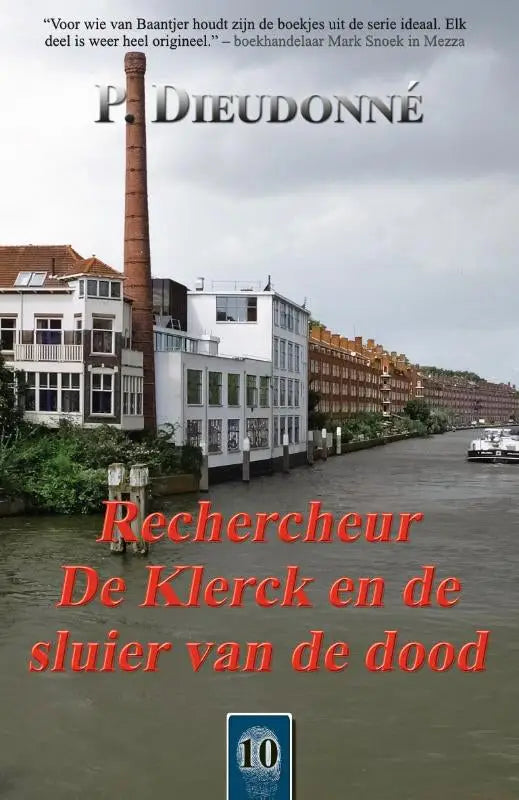 Boekcover van rechercheur de klerck en de sluier van de dood met rode bakstenen schoorsteen boven grachtenpand
