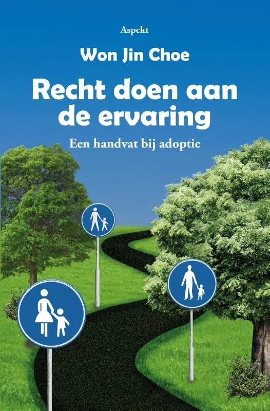 Blauw boek recht doen aan de ervaring met witte tekst en familie symbolen op verkeersborden voor adoptie begeleiding
