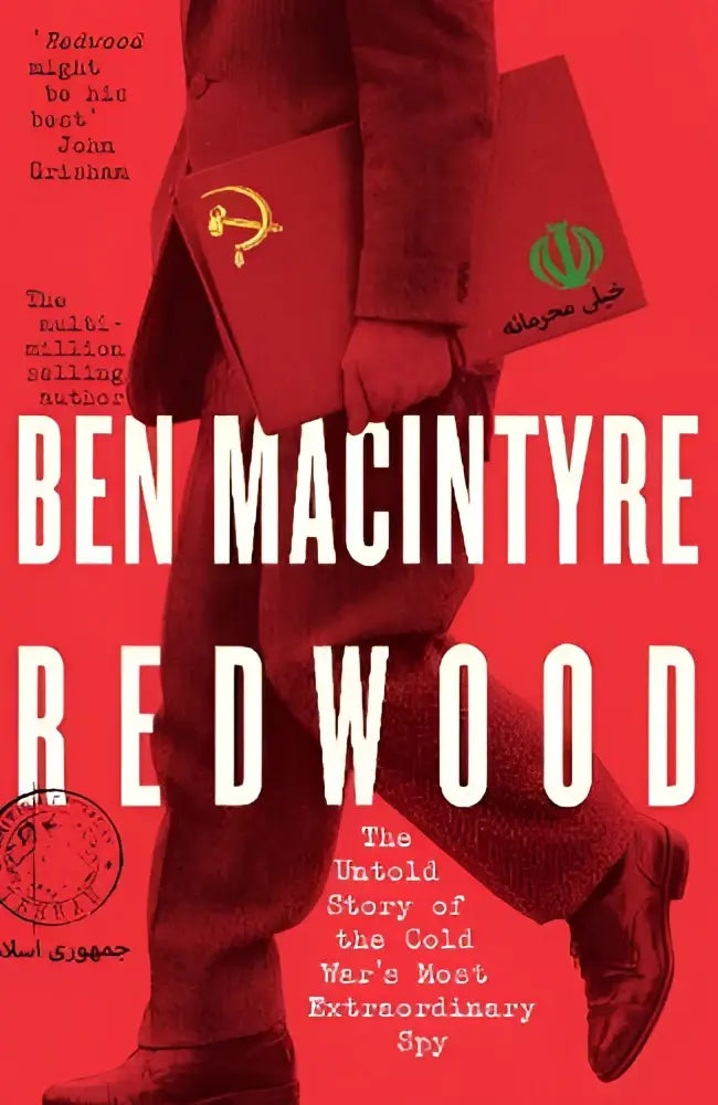 Roodwood boek met rode omslag en witte tekst, man in donkerrood pak met mappen over persoonlijke verhalen cold wars en proxy wars