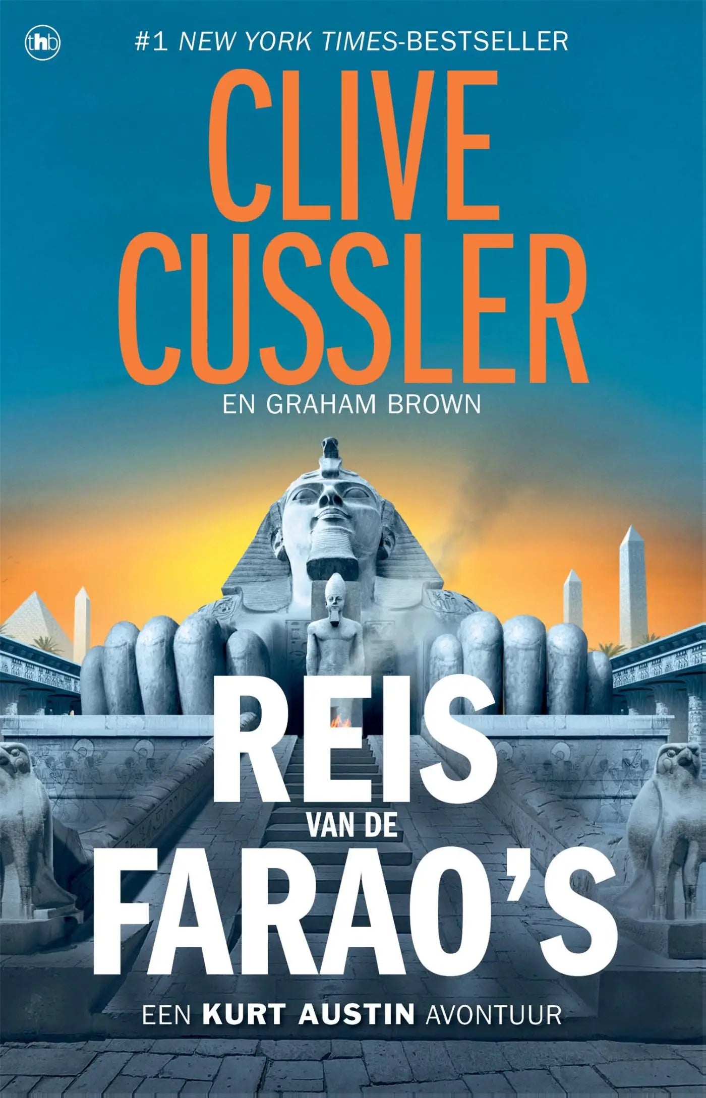 Boekcover van reis van de farao’s met grote stenen sfinx en gedetailleerde gravures in verweerd reliëf