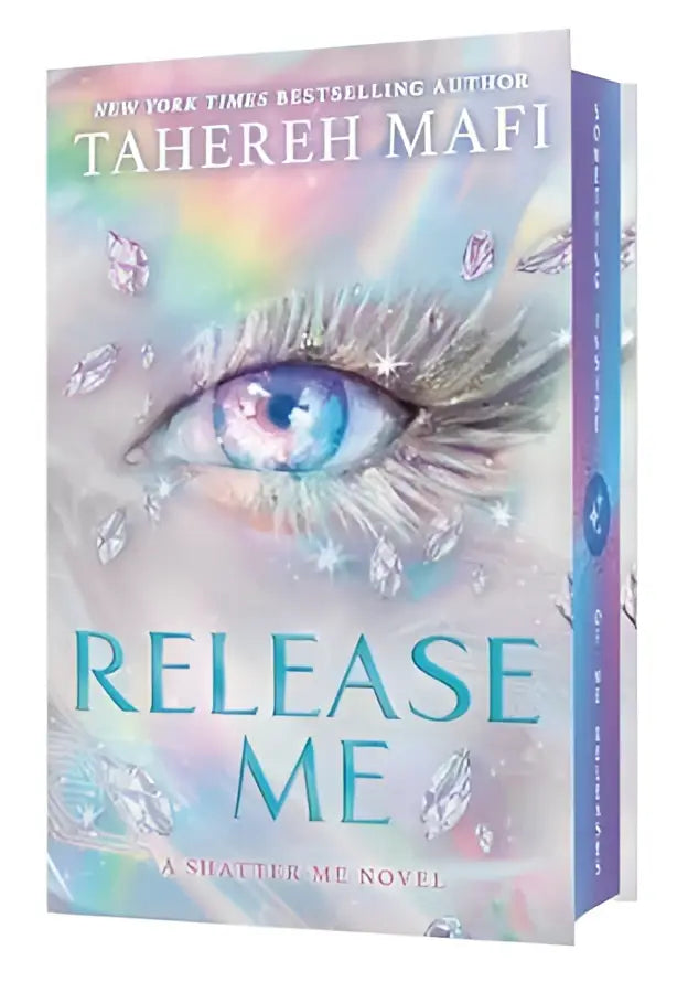 Softcoverboek release me van tahereh mafi met blauw zilver kristalontwerp uit the new republic serie