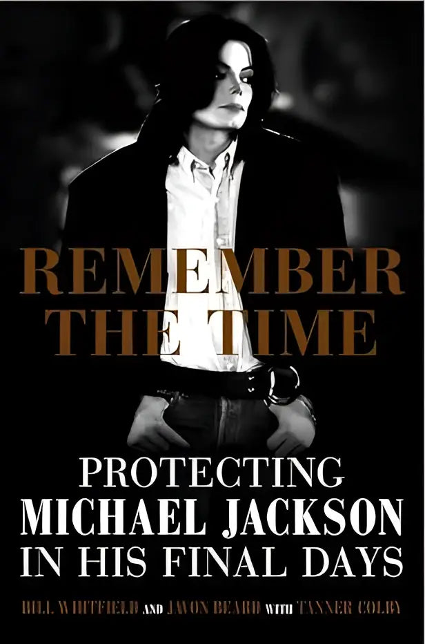 Zwart-witte boekomslag van michael jackson in donker pak en wit overhemd met titel onthoud de tijd beschermen michael jackson in zijn laatste dagen