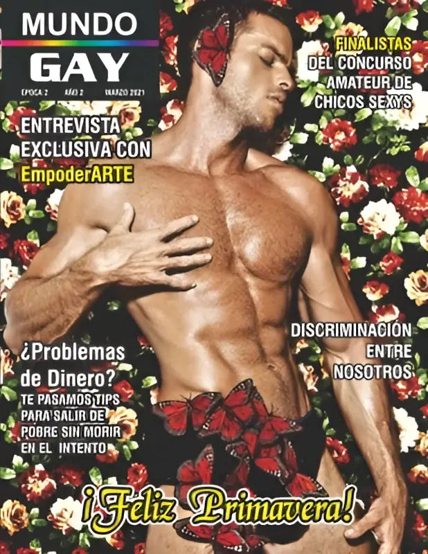 Een gespierde man met donker haar en baard draagt zwarte zwemshort met rood bloemmotief in revista mundo gay marzo 2021