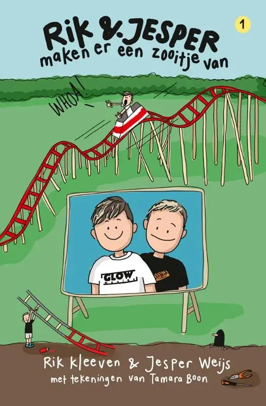 De omslag van het kinderboek rik en jesper maken er een zooitje van toont twee jongens voor een achtbaan